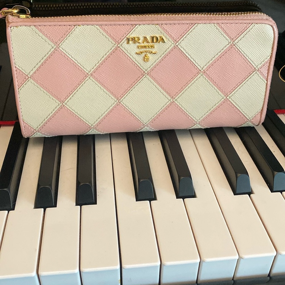 COA RARE Prada Saffiano Leather Zip Wallet